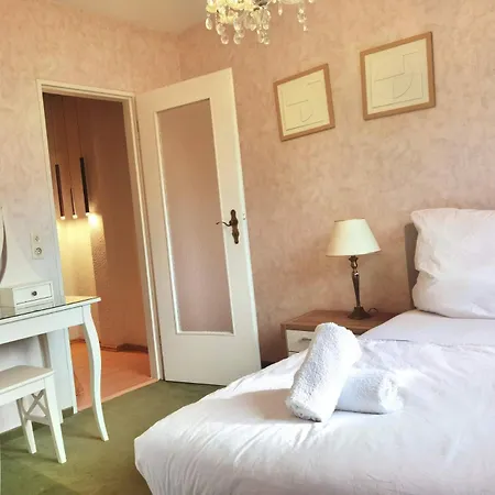 Family-friedndly With Large Garden &bbq Grill 度假居