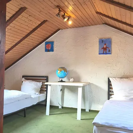 Family-friedndly With Large Garden &bbq Grill 度假居