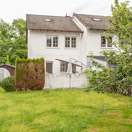 Family-friedndly With Large Garden &bbq Grill Holiday home